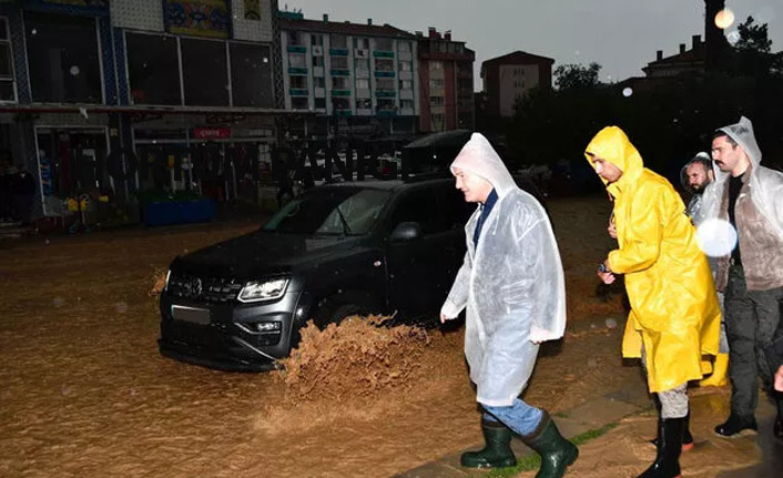 Ankara'da felaket üstüne felaket! Havalimanında hortum paniği