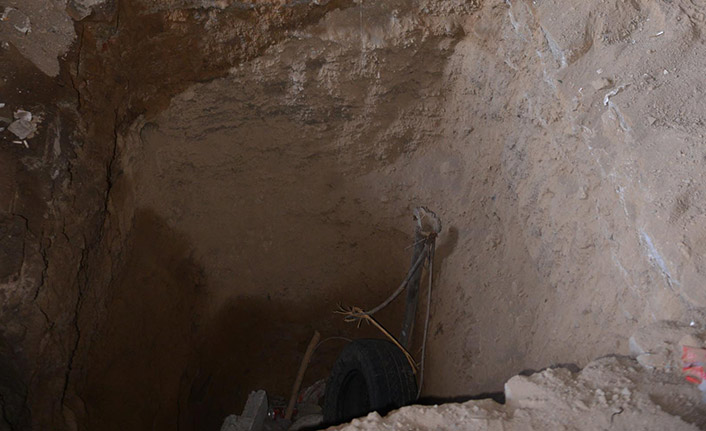 Erzurum'da defineciler 2 metrelik kuyu kazdı