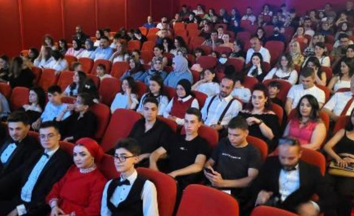 Trabzon'da lise öğrencilerinden anlamlı İngilizce film