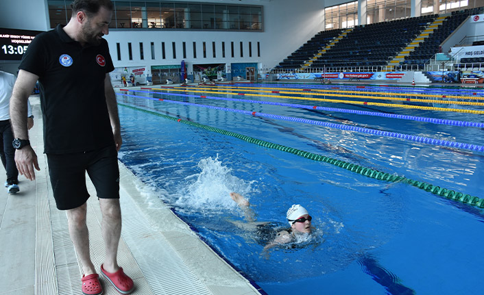Trabzon'da minik yüzücü pes etmedi, paralimpik milli takımına girdi