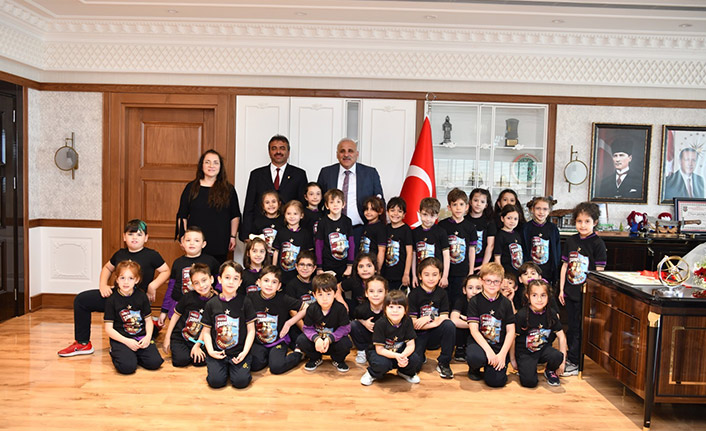 Minik yürekler Büyükşehir'in hizmetlerini resmetti