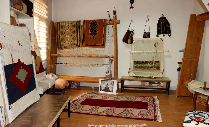 Her motife Akçaabat'ın tarihini işliyorlar