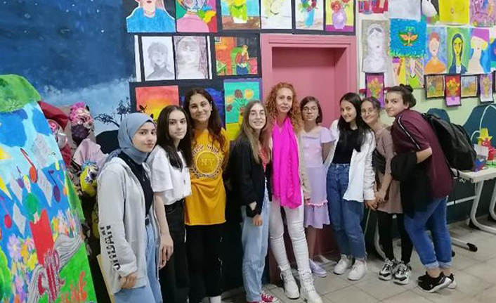 Trabzon'da öğrencilerin resim sergisi büyük ilgi gördü!