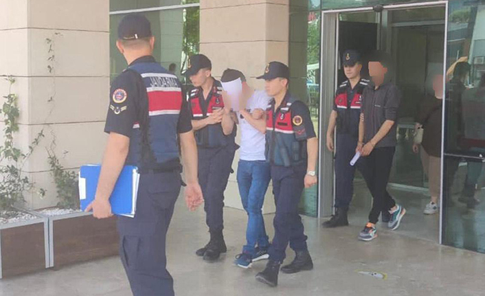 Trabzon'da oto hırsızları jandarmadan kaçamadı