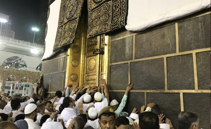 Hacı adaylarını kızdıran düzenleme! Artık Kabe'ye yüz sürmek yasak