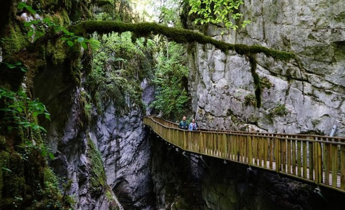 Kanyonları ile tanınan 2500 nüfuslu ilçe 200 bin kişiyi ağırladı