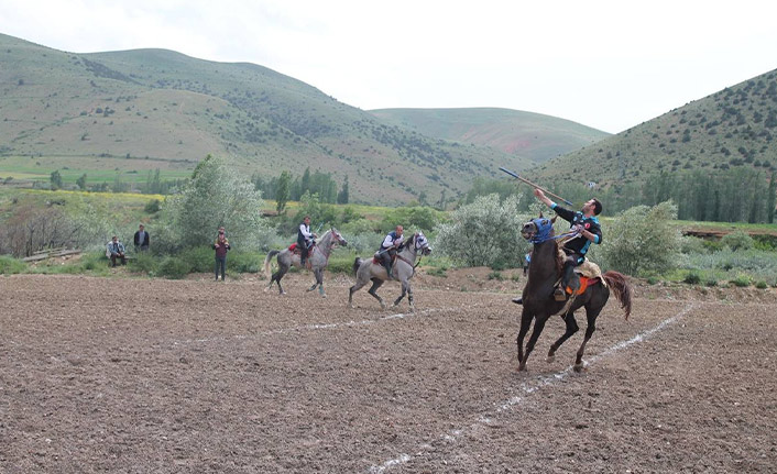 Ata sporu olan ciriti yağmur rüzgar demeden yaşatıyorlar
