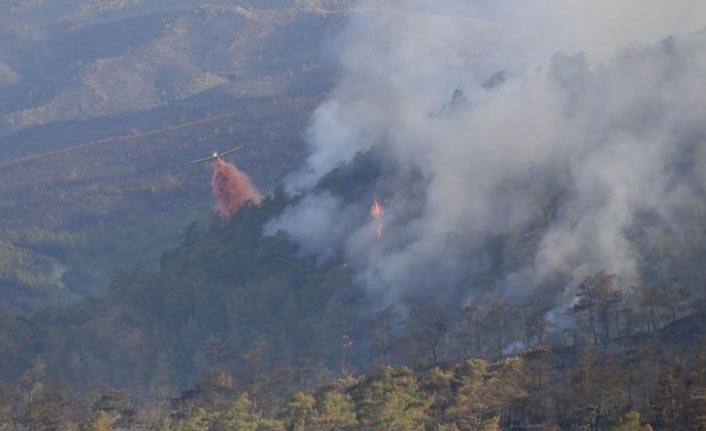 Marmaris'te orman yangınlarına müdahale sürüyor