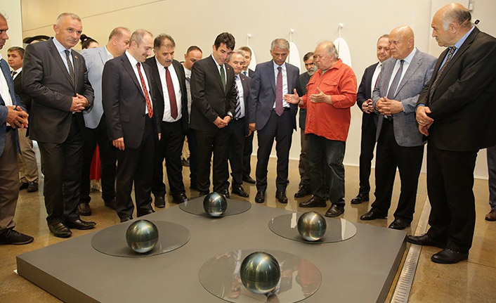 “Gözlemevi” sergisi ziyarete açıldı