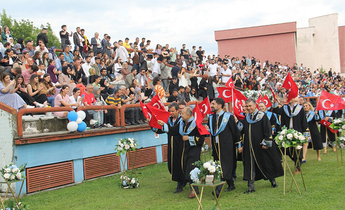 İlk mezunlardan TTB Başkanı Ergan, 40 yıl sonra diplomasını aldı
