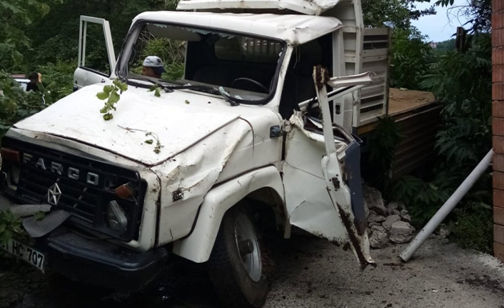 Vakfıkebir'de araç şarampole yuvarlandı 1 yaralı