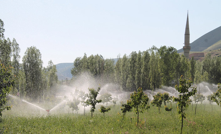 Gez göledi tarım arazilerine can suyu oluyor