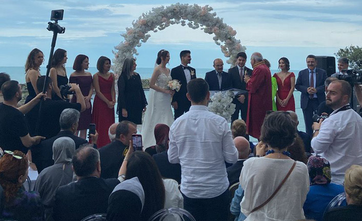 Trabzon eski Emniyet Müdürü Alper'in mutlu günü