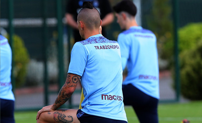 Trabzonspor antrenmanında yeni tişörtler görücüye çıktı