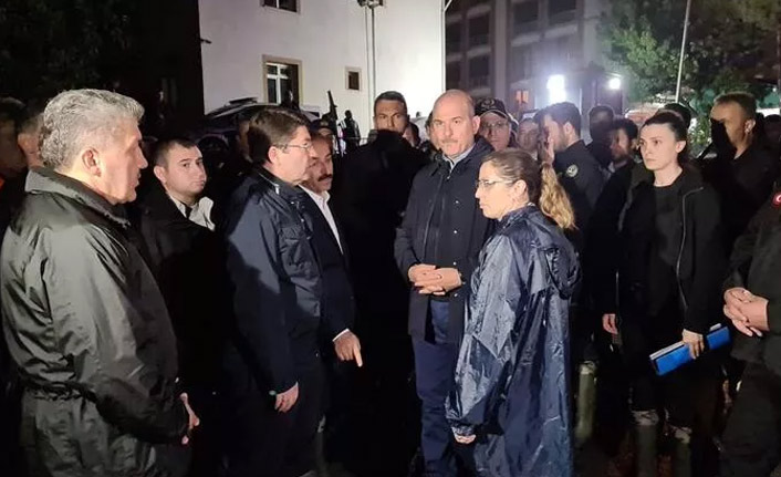 Bakan Soylu: "Kastamonu ve Düzce'de kayıp 2 kişi aranıyor"