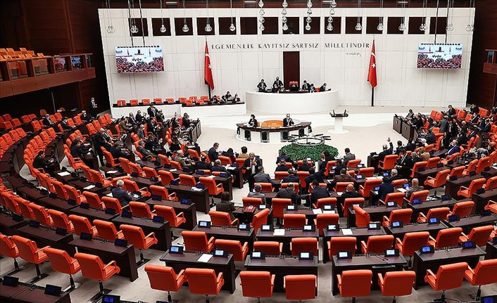 Emekli aylıklarını 3 bin TL'ye çıkaran kanun teklifi TBMM'de