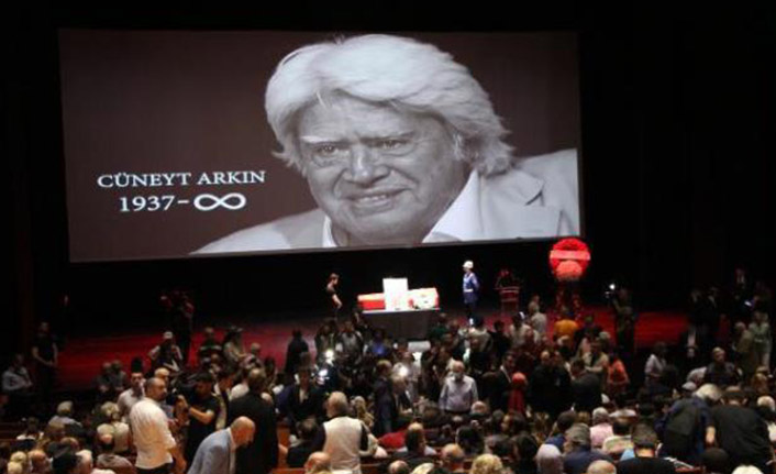 Cüneyt Arkın son yolculuğuna uğurlanıyor!