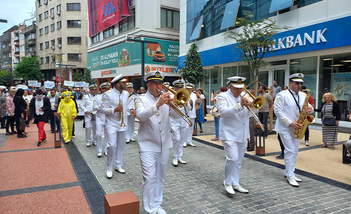 Trabzon'da "Koruyucu Aile Şenliği" güzel görüntülere sahne oldu