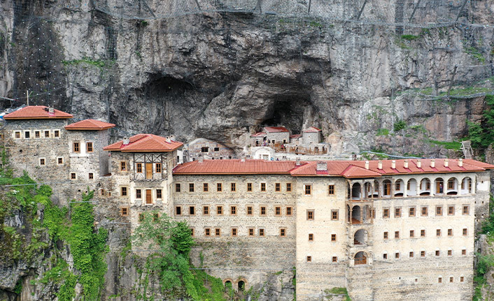Sümela Manastırı dolu günlerine kavuştu