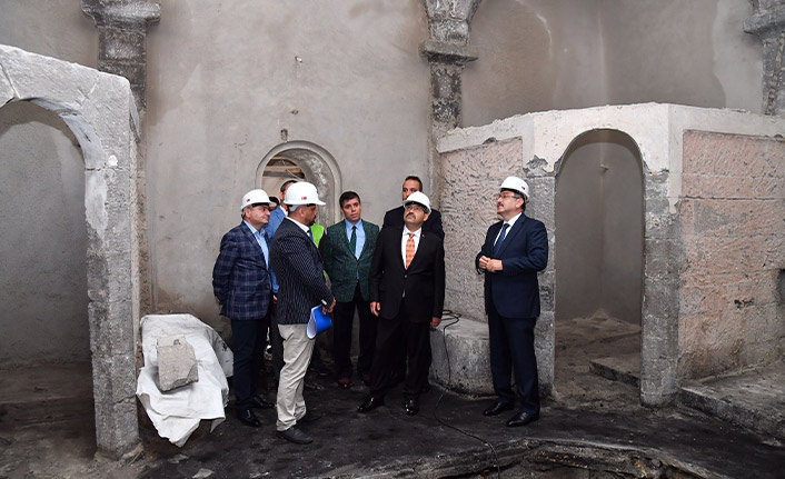 Başkan Genç, Vali Ustaoğlu'na Hasanpaşa Hamamı restorasyonunu anlattı