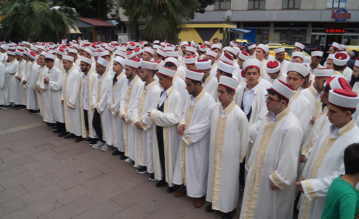 Trabzon'da eğitimlerini tamamlayan 254 hafız icazet aldı