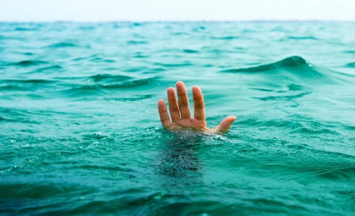 Boğulma tehlikesi geçiren genç son anda kurtarıldı