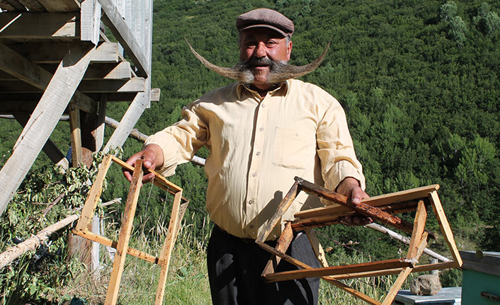 Ayının üzerine yürüdü, ayı geri adım attı