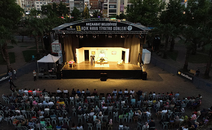 Süt kardeşler komedi tufanı estirdi