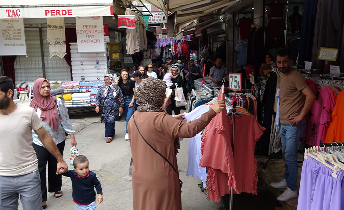Trabzon'da çarşı pazarda bayram yoğunluğu
