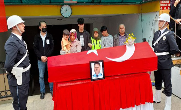 Kalbine yenilen Trabzonlu polis Mustafa Karadeniz son yolculuğuna uğurlandı