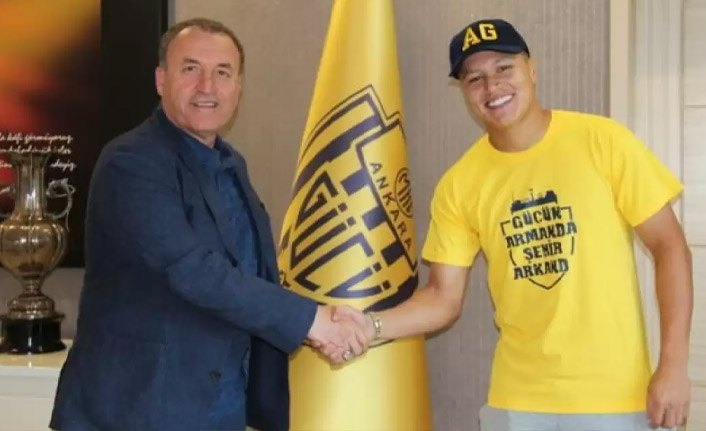 Eski Trabzonsporlu Süper Lig'e geri döndü! İmzayı attı