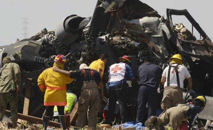 Meksika’da askeri helikopter düştü: 14 ölü