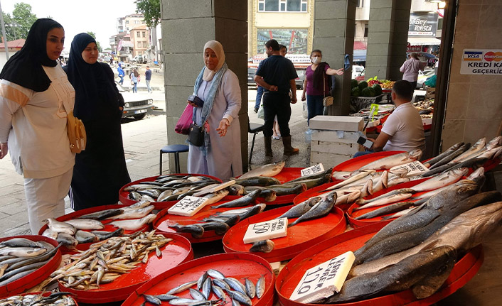 Arap turistlerden balığa olan ilgisi Trabzon esnafını şaşırttı