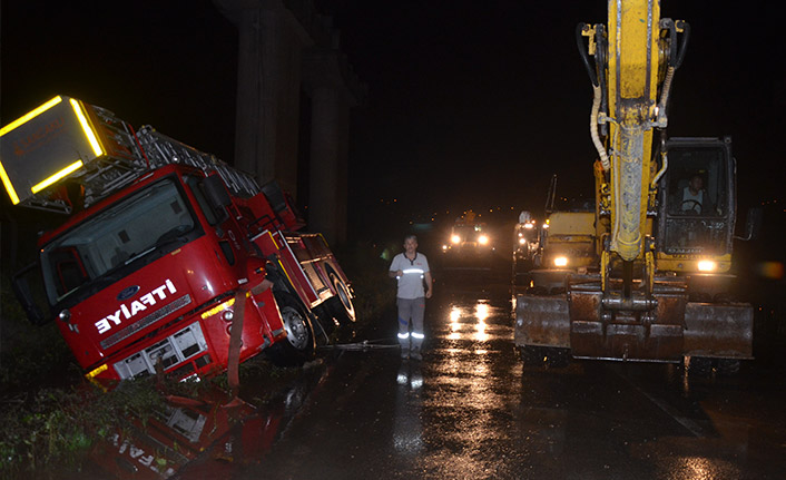 Ordu’da görevden dönen itfaiye aracı yan yattı: 1 itfaiye eri yaralı