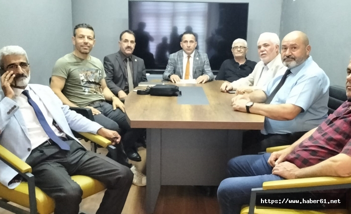 Trabzon'da muhtarlar ikiye bölündü! Hizmet alamıyoruz diyenlere tepki