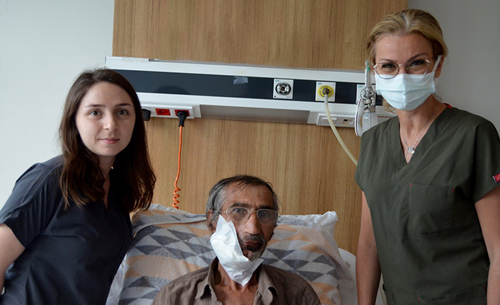 Tümör nedeniyle su bile yutamayan hastaya ameliyatlı çözüm