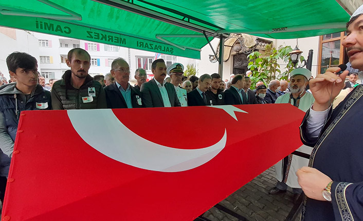 Ankara'da hayatını kaybeden uzman çavuş Trabzon'da askeri törenle son yolculuğuna uğurlandı