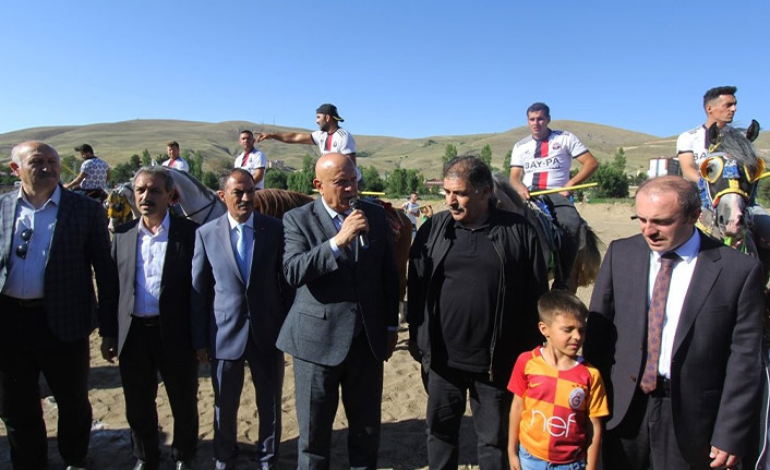 Cirit takımları bu kez Dede Korkut Şölenleri için at bindi