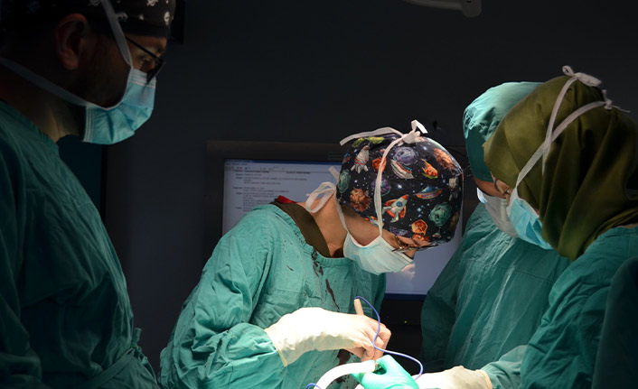 Ağzındaki tümör nedeniyle yiyip içemeyen hasta KTÜ'de sağlığına kavuştu