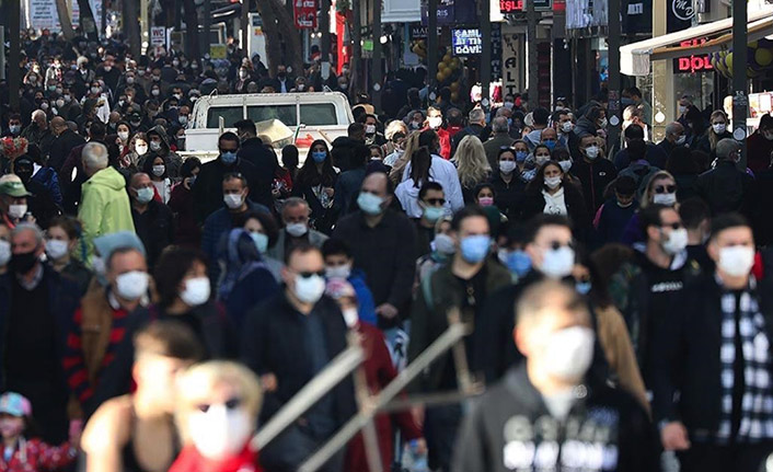 Covid-19'da hızlı artış bilim kurulu üyesi risk gruplarına aşı çağrısında bulundu