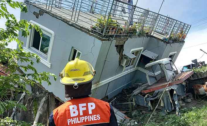 Filipinler 7 büyüklüğünde depremle sarsıldı