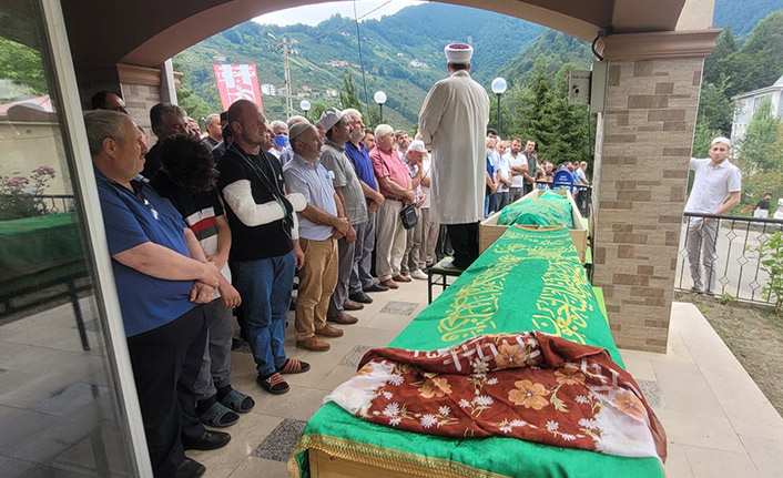 Kız istemeden Trabzon'a dönerken kaza! Anne ve oğlu son yolculuğuna uğurlandı