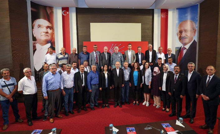 AK Parti ve MHP’den istifa eden çok sayıda muhtar CHP’ye katıldı