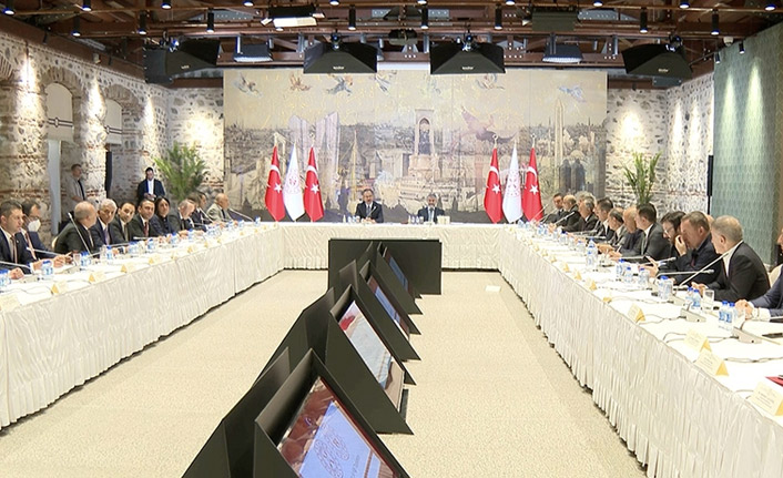 İstanbul'da futbol zirvesi başladı