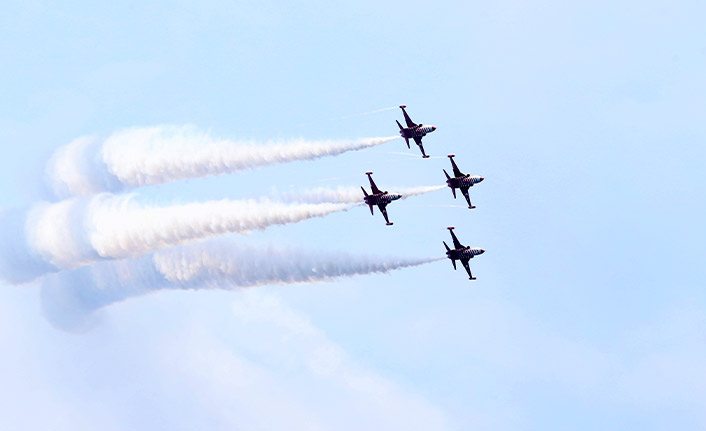 Türk Yıldızları Trabzon'da izleyenlere heyecanlı anlar yaşattı
