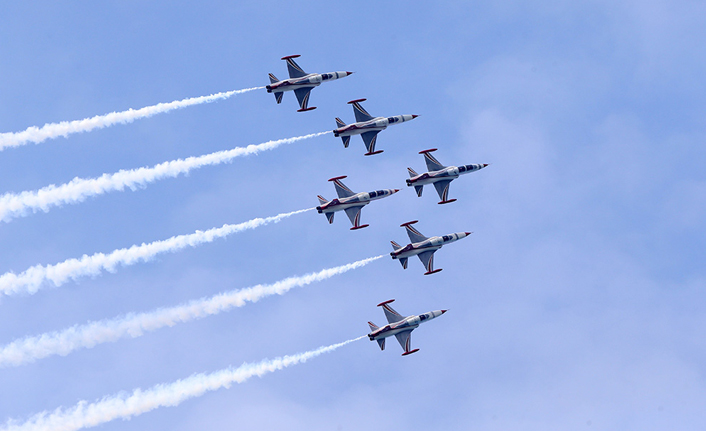 Türk Yıldızları Trabzon semalarında. 5 Ağustos 2022