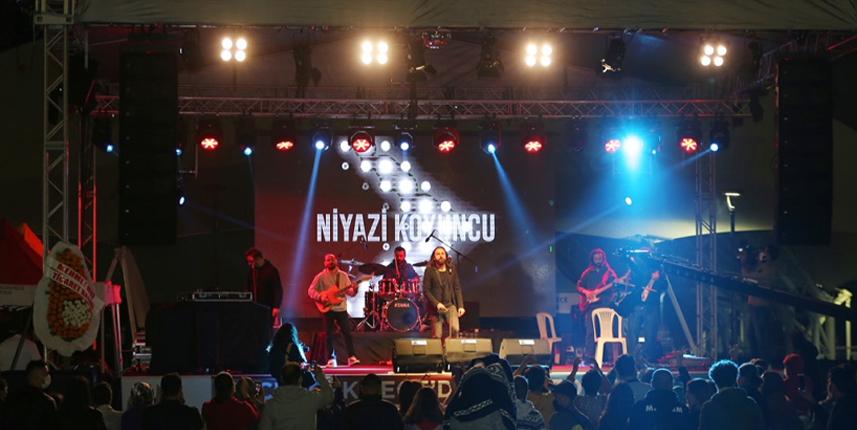 Küçükçekmece'de Trabzon rüzgarı esti