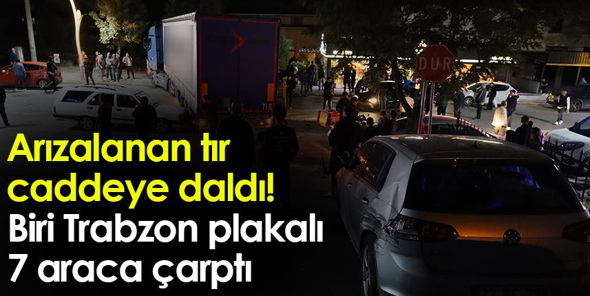 Kocaeli'de arızalanan tır caddeye daldı! Biri Trabzon plakalı 7 araca çarptı