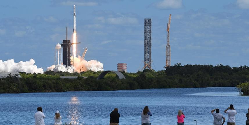 NASA'nın Crew 5 astronotlarını taşıyan SpaceX üretimi roketi fırlatıldı