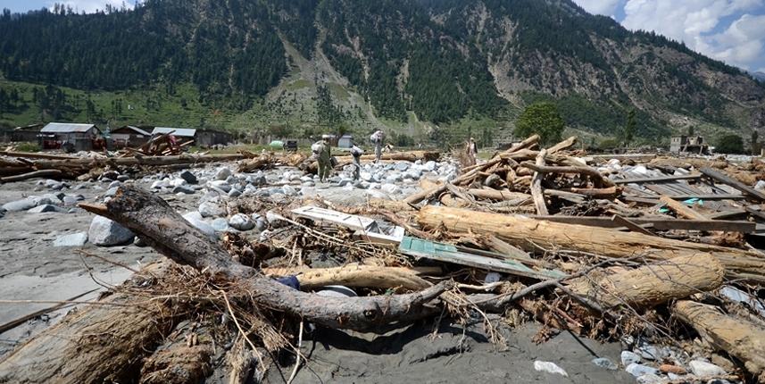 Pakistan'da muson yağmurları sebebiyle hayatını kaybedenlerin sayısı artıyor